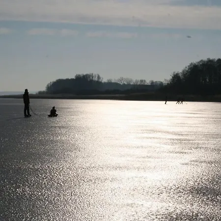 Ilonas Seeblick Directly On Plauer Plau am See